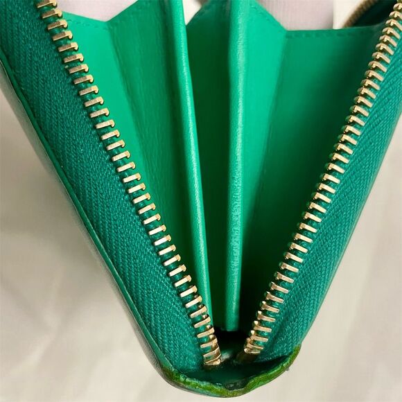 Saint Laurent Y Calfskin Leather Wallet Emerald Green Gold Hardware - Picture 13 of 13
